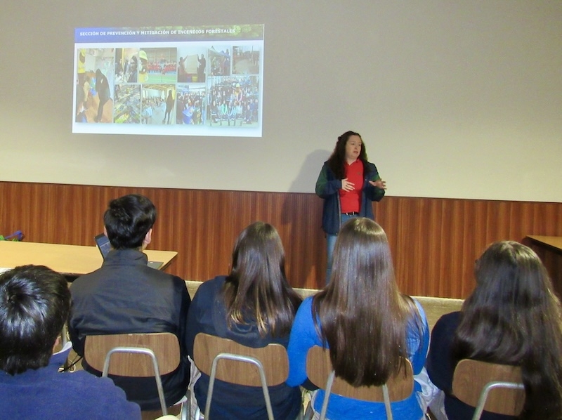 Charla de CONAF a Alumnos de 3° Medio: Prevención de Incendios Forestales