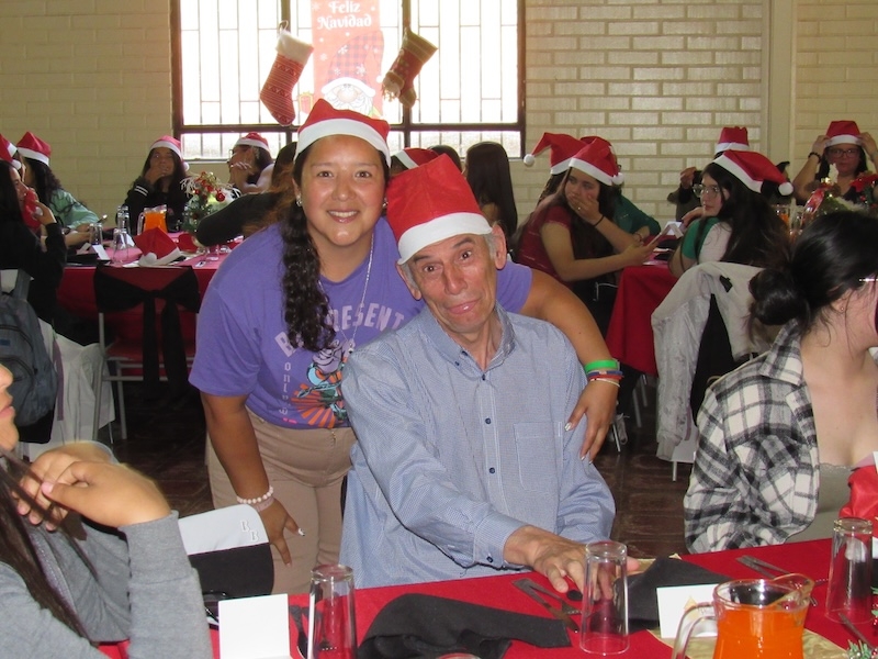 Cena Navideña en Residencia Estudiantil: Un Momento de Unión