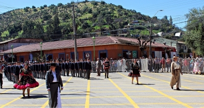 Desfile de Fiestas Patrias en Catemu: Un Colorido Homenaje a Nuestra Patria.